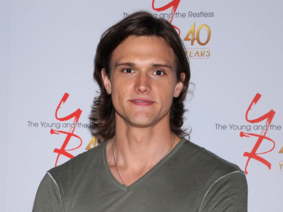 The Young And The Restless Alum Hartley Sawyer To Play Elongated Man On The Flash Daytime Confidential
