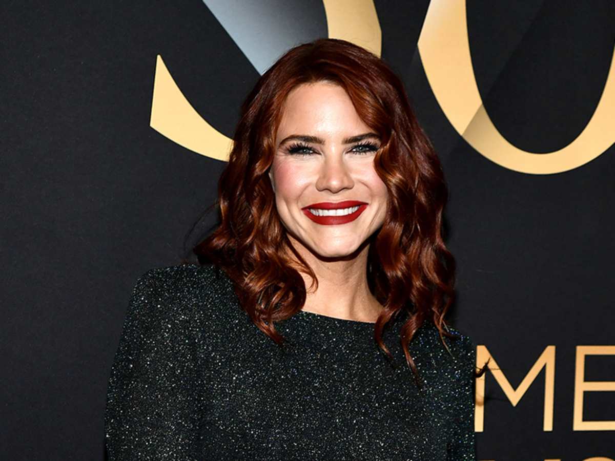 Y&R's Courtney Hope Talks Sally's Job Windfall and Determination - Daytime Confidential