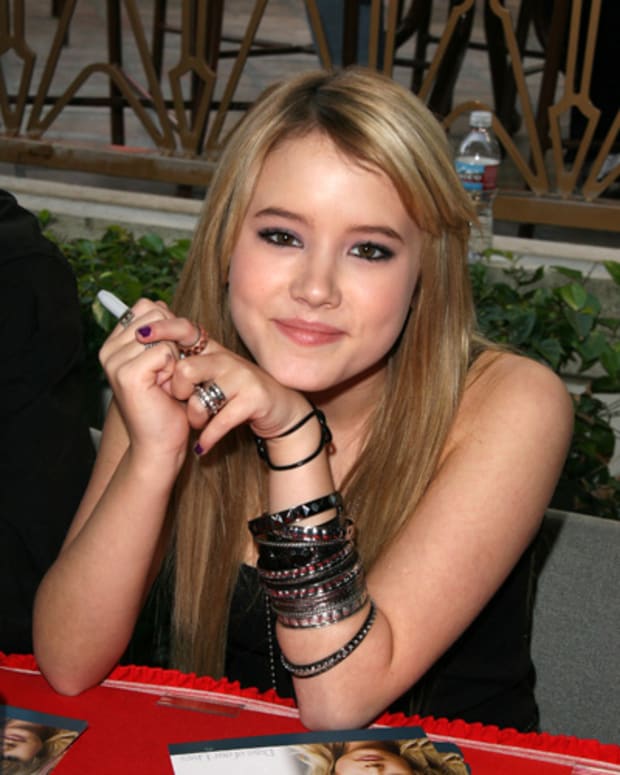 Taylor Spreitler Signs Contract With Days - Daytime.