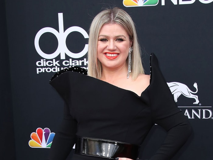 Kelly Clarkson Alleges Estranged Husband Defrauded Her - Daytime ...