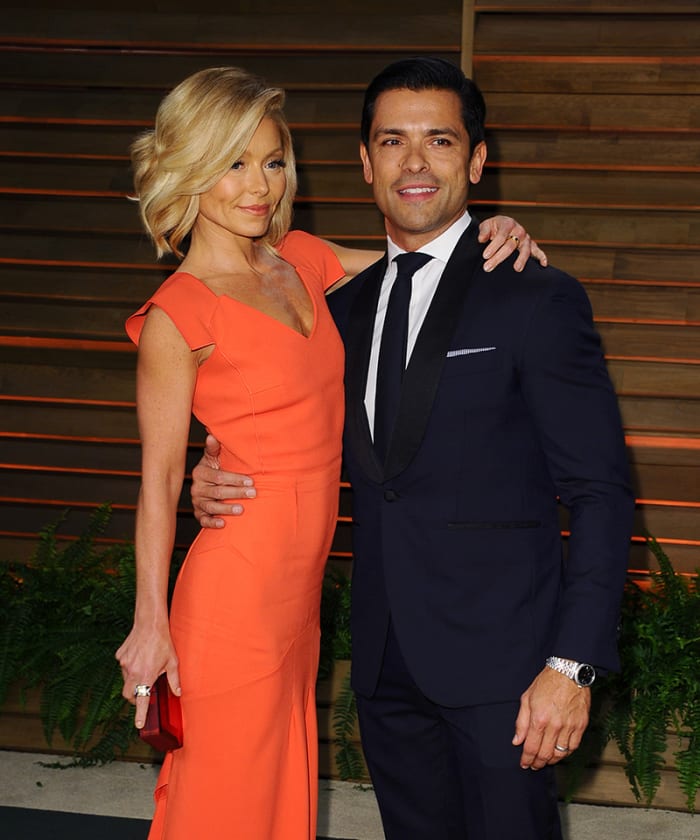 WATCH: Kelly Ripa Recalls First Kiss With Mark Consuelos - Daytime ...