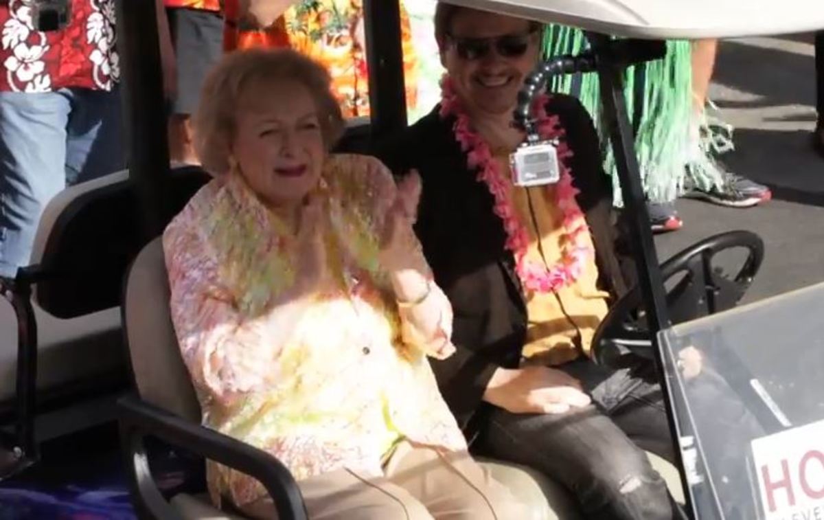 Betty White Gets 93rd Birthday Flash Mob Surprise Video Daytime Confidential 