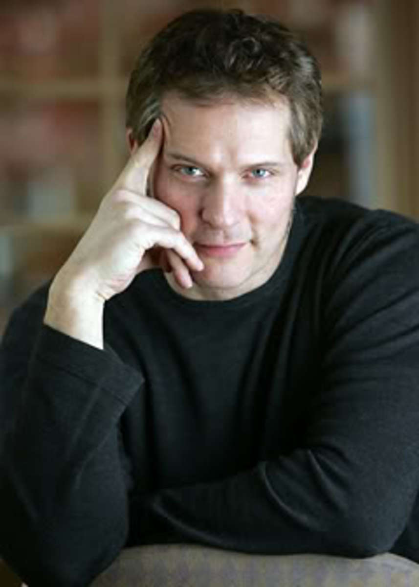 Ти теннант фильмы. Дэвид бад. Дэвид бад. Логово монстра фильм 2018. Дэвид бад.