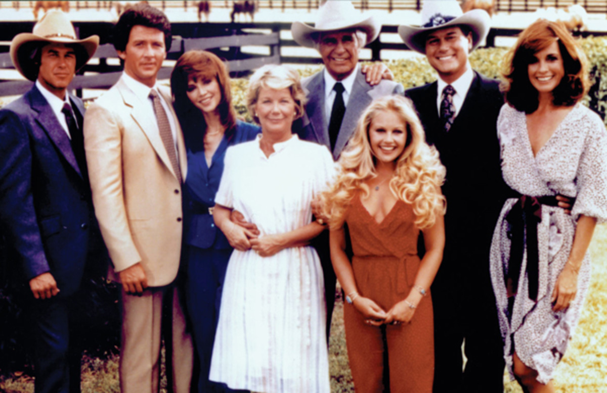 15 Dysfunctional Soap Opera Families We'd Go Home With For The Holidays