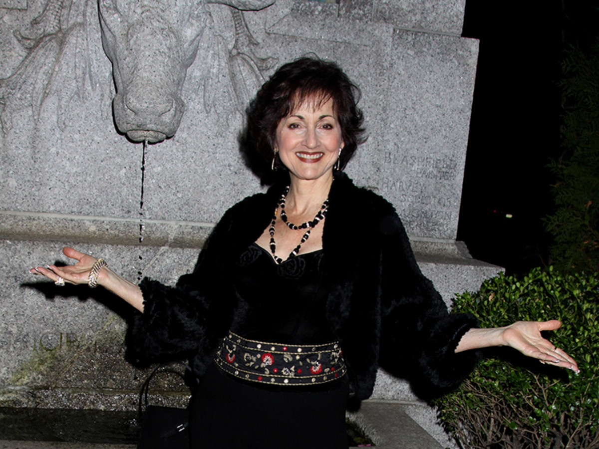 Daytime Legend Robin Strasser Drops Hints on Guest Stint at Days of Our ...