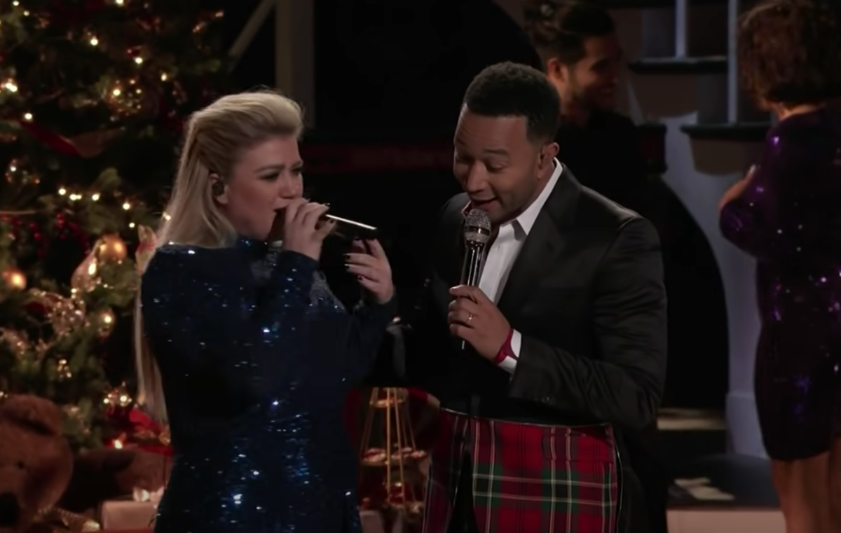 Kelly Clarkson Tells John Legend She's 