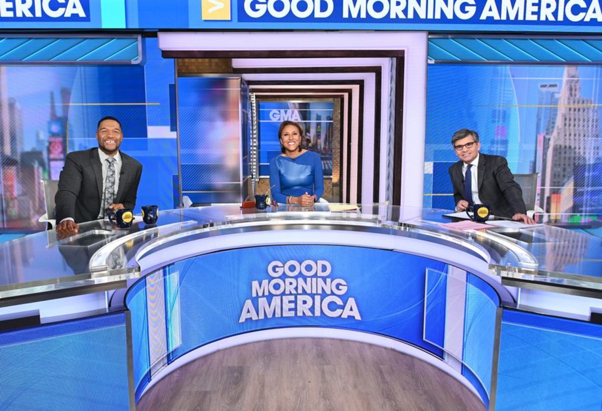 MICHAEL STRAHAN, ROBIN ROBERTS, GEORGE STEPHANOPOULOS, Good morning america