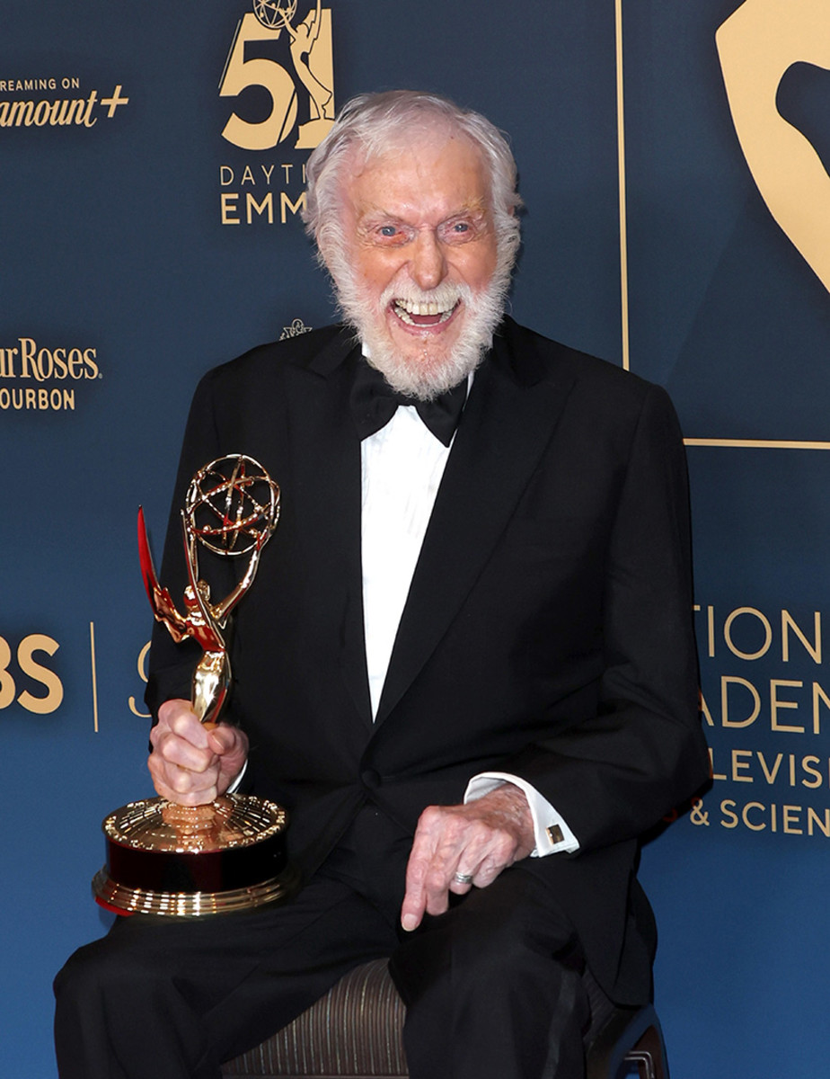 Dick Van Dyke Wins Outstanding Guest Performance Daytime Emmy - Daytime ...